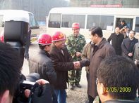 山東省委常委、副省長王軍民到集團公司援建北川人民醫(yī)院工程視察指導工作